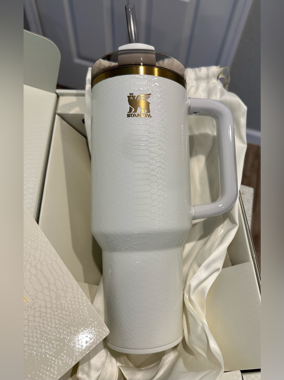Stanley The Quencher® Luxe Tumbler - 40oz Pale Stone Snakeskin